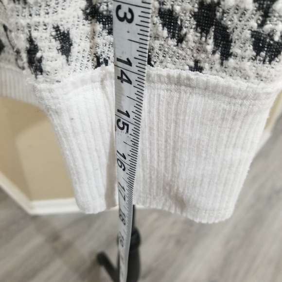 Vince Camuto animal print size Medium - Picture 5 of 8